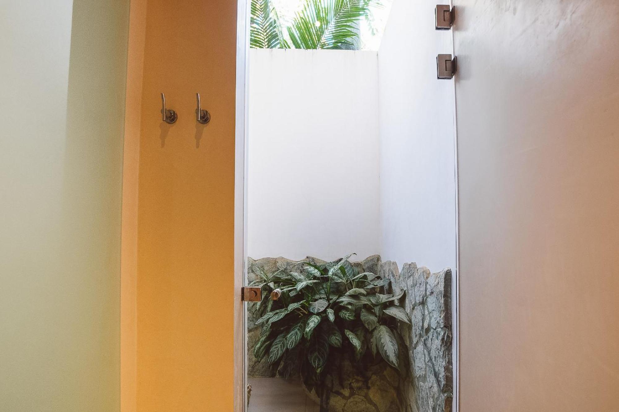 Iluminar Beachfront Suites Nosara Pokoj fotografie