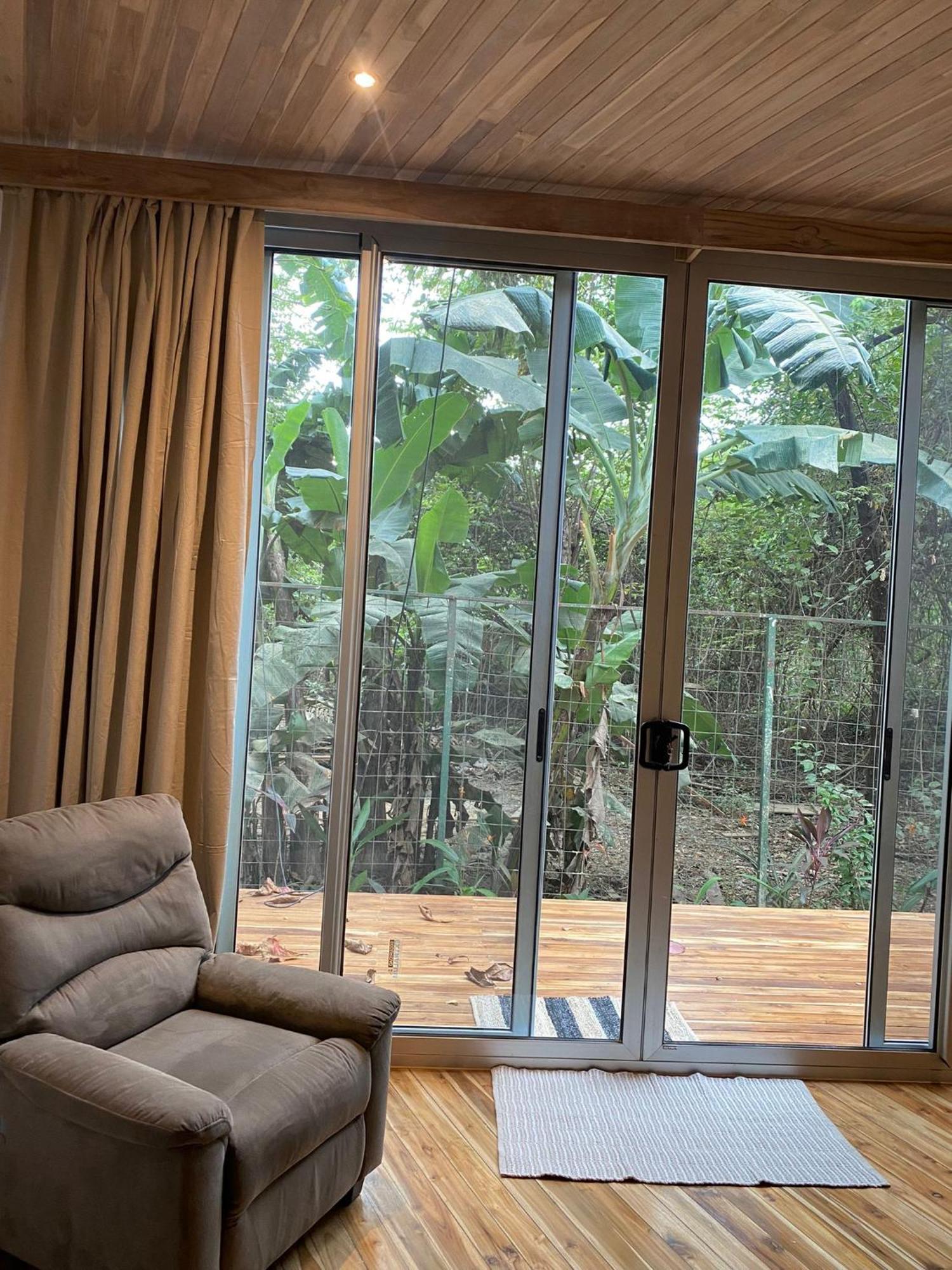 Iluminar Beachfront Suites Nosara Pokoj fotografie